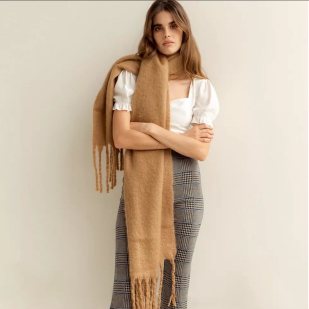 Urban Outfitters Sonia nubby scarf/beige/oversized
